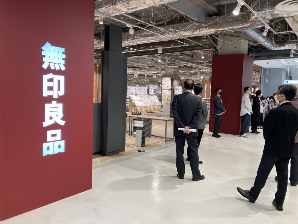 日立市のイトーヨーカドー日立店の跡地に4月28日、新たな商業施設が開業します。4月26日、報道関係者の内覧会が行われました。